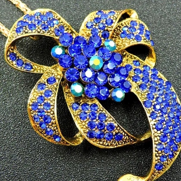 BETSEY JOHNSON EXQUISITE BLUE RHINESTONE & CRYSTAL BOW KNOT NECKLACE - Picture 3 of 5